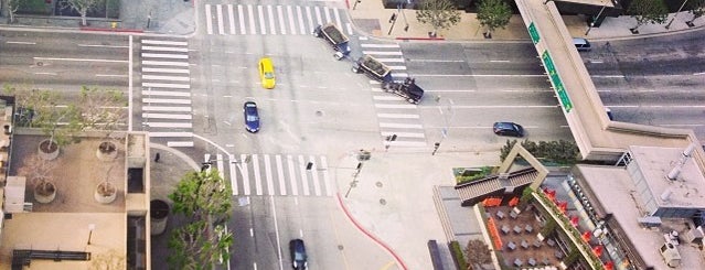 Figueroa Street & West 6th Street is one of Los Angeles area highways and crossings.