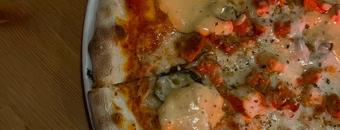 Ronaldo Pizza is one of Locais salvos de Queen.