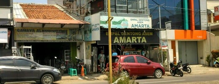 Empal Gentong dan Empal Asem Amarta is one of Dee : понравившиеся места.