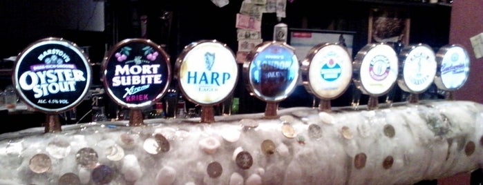 Harat's Pub is one of Locais curtidos por Mike.