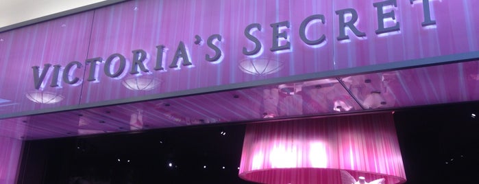 Victoria's Secret PINK is one of Lieux qui ont plu à Mikey.