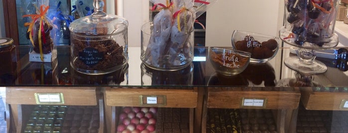 Chocolateria Caramel is one of Lugares favoritos de Paola.