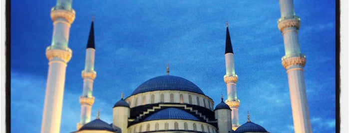 Mezquita Kocatepe is one of Ankara Sanat.