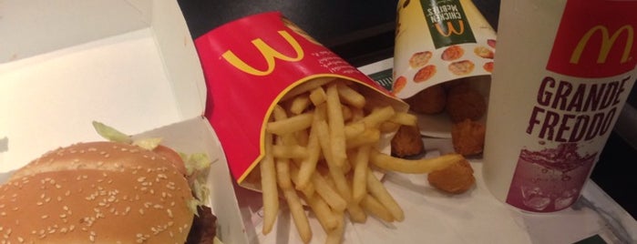 McDonald's is one of Lieux qui ont plu à Varvara 😻.