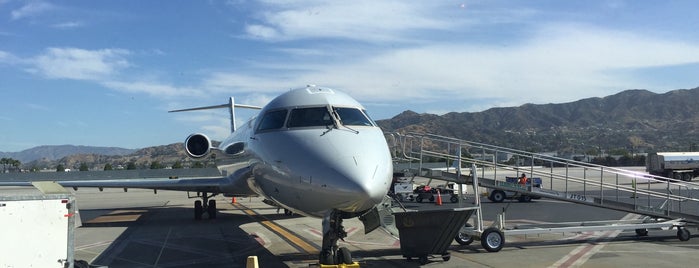 Hollywood Burbank Airport (BUR) is one of Benさんのお気に入りスポット.