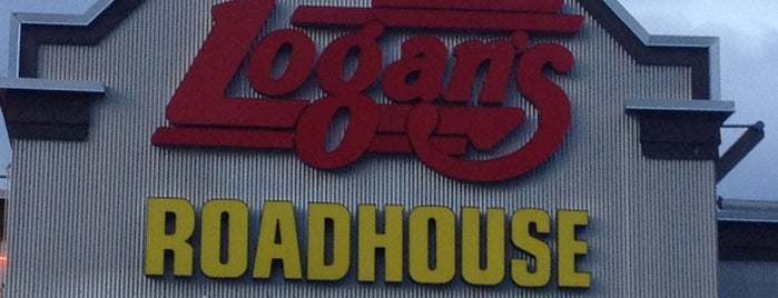 Logan's Roadhouse is one of Locais curtidos por Chad.