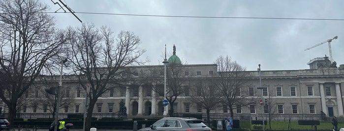 The Custom House is one of The Rocky Road To Dublin.