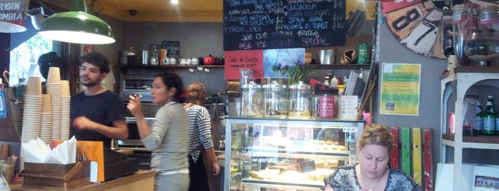 Cafe con Leche is one of Lugares favoritos de Nick.