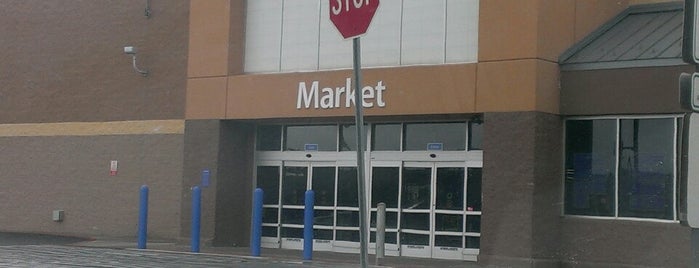 Walmart Supercenter is one of Lugares favoritos de Lorraine-Lori.