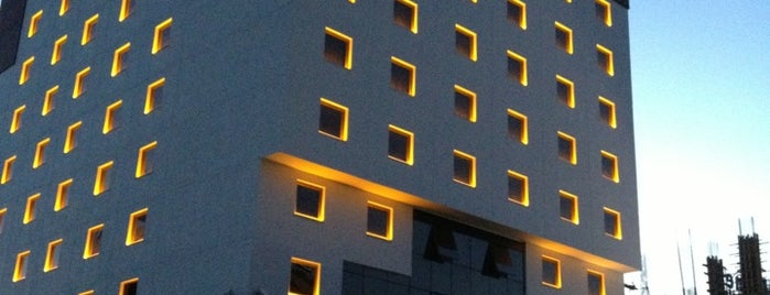 Teymur Continental Hotel is one of สถานที่ที่ selim ถูกใจ.