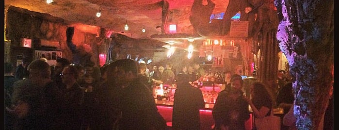 La Caverna is one of New York - Night.