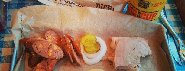 Dickey's Barbecue Pit is one of Locais curtidos por Alan.