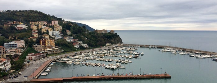 Castello di Agropoli is one of Posti che sono piaciuti a Laetitia.