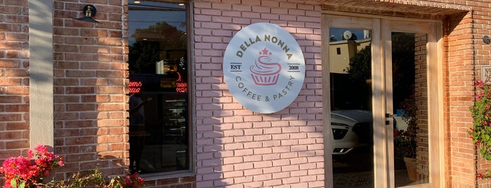 Della Nonna Coffee and Pastry is one of Sitios deliciosos en Santiago.