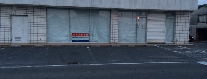 ローソン 高松一宮店 is one of Closed Lawson 1.