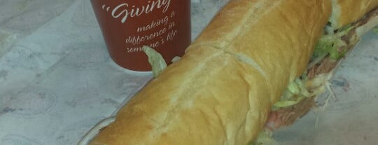 Jersey Mike's Subs is one of Orte, die Ya'akov gefallen.