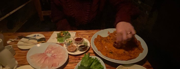 Dan Sung Sa (단성사) is one of LA late night dining.