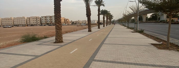 Hassan Bin Hussain Side Walk is one of Lugares favoritos de Saad.