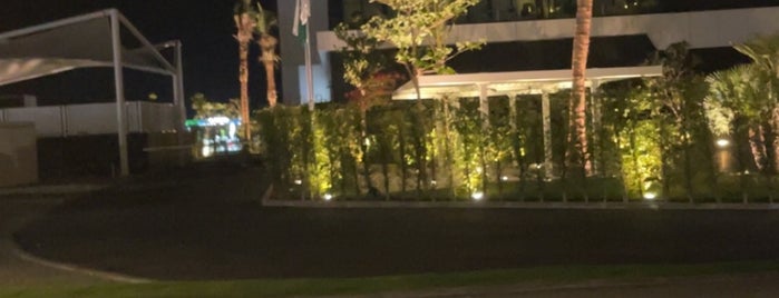 Jeddah Yacht Club is one of Jed restaurants.