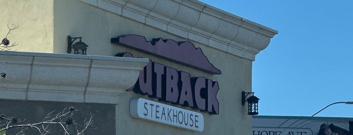 Outback Steakhouse is one of Locais curtidos por Ray.