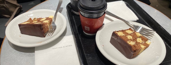 DEAN & DELUCA is one of Coffee & dessert in Tokyo.