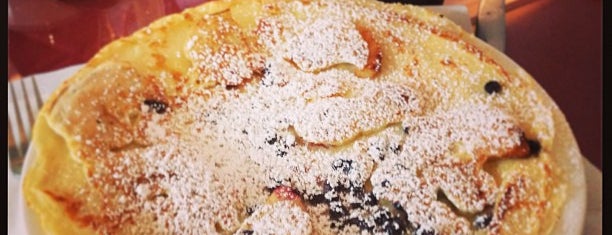 The Dutch Pancake Cafe is one of Locais curtidos por Rachael.