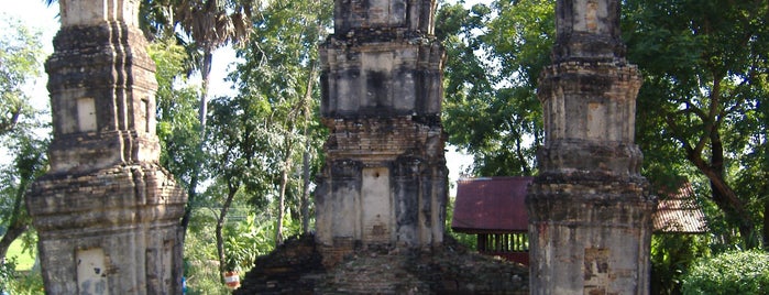 Prasat Muang Thi is one of Ancient Castles And Remains In Surin Province.
