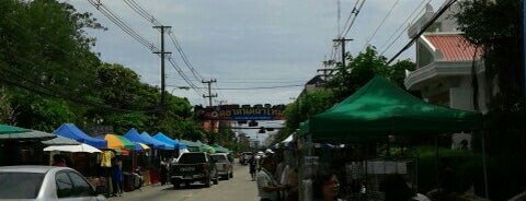Thai Silk Flea Market is one of Bienvenue à Surin.