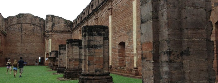 Ruinas Jesuíticas Jesús de Tavarangüé is one of Lugares Turísticos del Paraguay.