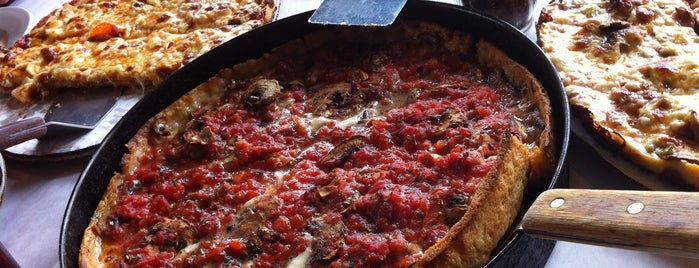 Pizano's Pizza & Pasta is one of Posti che sono piaciuti a Mark.