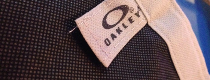 Oakley is one of Locais curtidos por Fernando.