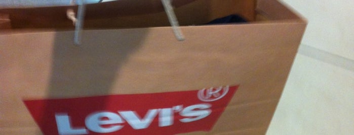 Levi's Store is one of Orte, die Armando gefallen.