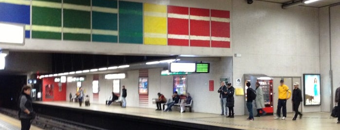 Hallepoort (MIVB) is one of Belgium / Brussels / Subway / Line 2.