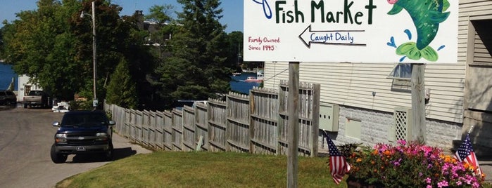 John Cross Fish Market is one of Lugares favoritos de Blake.