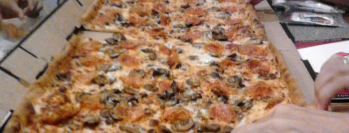 Pizza Hut is one of Lieux qui ont plu à Jay C' 🏉.