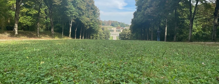 Lanterne du Domaine National de Saint-Cloud is one of Views.