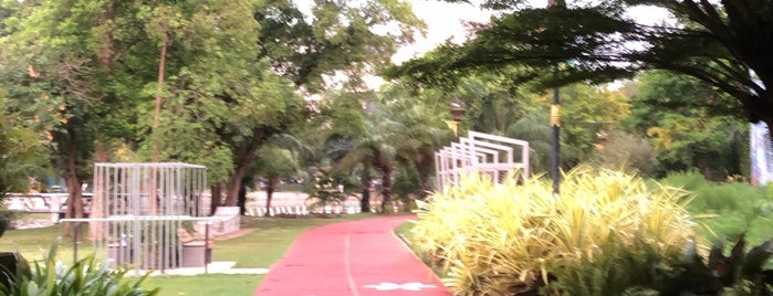 Makut Rommayasaran Park is one of Park 🌳🌾🌷🍃.