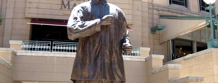 Nelson Mandela Square is one of Ultimate Traveler - My Way - Part 01.