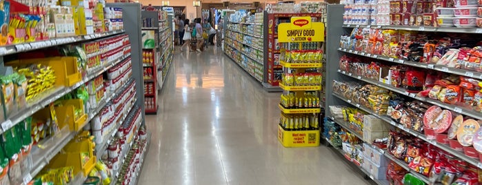 Makati Supermart is one of 14 churches in las pinas for visita iglesia.