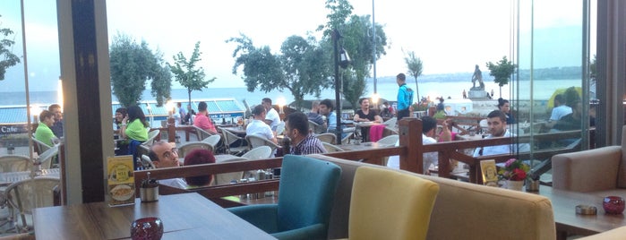 Serenity Bistro is one of Yağız : понравившиеся места.