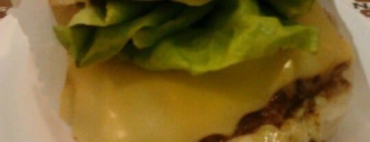 Nations Burgers & Salads is one of Hamburguerias de SP.