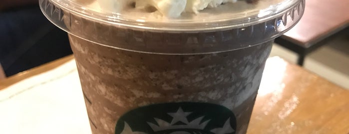 Starbucks is one of isawgirlさんのお気に入りスポット.