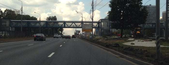 Пешеходный мост через Рублёвское шоссе is one of Lieux qui ont plu à ŚkⒶℳÂℕ 🎿⛷🇷🇺🇩🇪 (͡๏̯͡๏).