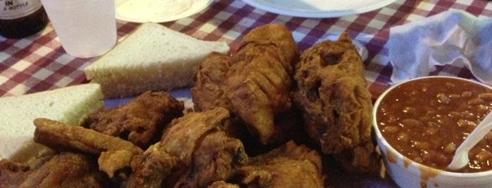 Gus’s World Famous Hot & Spicy Fried Chicken is one of Places to visit in the US of A!.