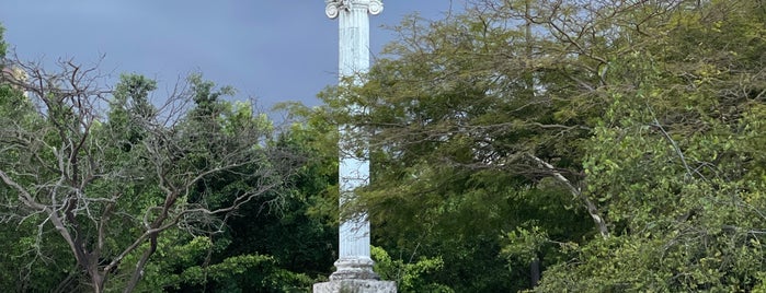 Obelisco Família Oliveira Santos is one of Vitória - ES.