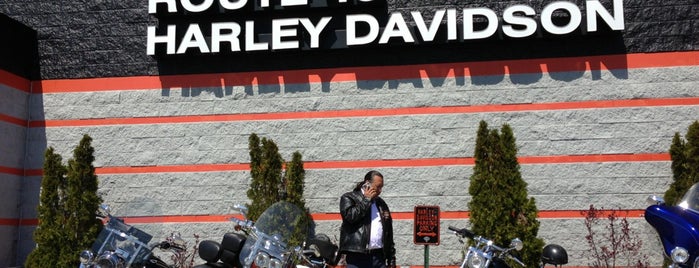 Route 43 Harley Davidson is one of Tempat yang Disukai Amanda.