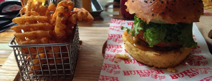 Burger Bar Joint is one of comida.
