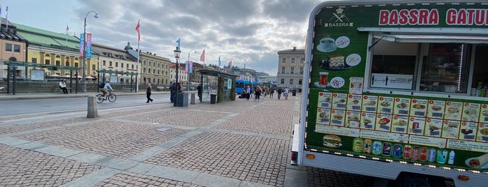 Gustaf Adolfs Torg is one of Lieux qui ont plu à Louise.