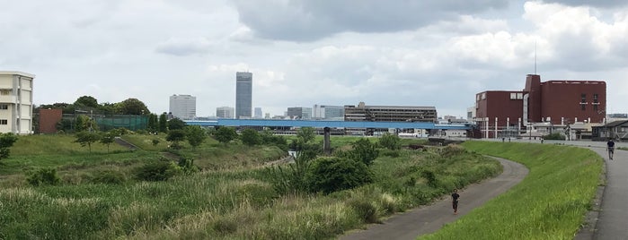 新羽ポンプ場汚水圧送管橋 is one of 川沿い.