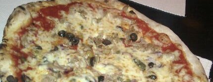 Pizza & Ristorante Gusto is one of Lugares favoritos de Angel.